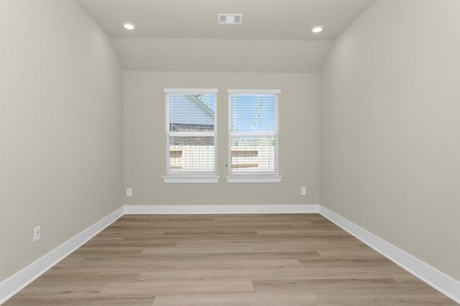 Building Photo - 2002 Bluff Oak Ct