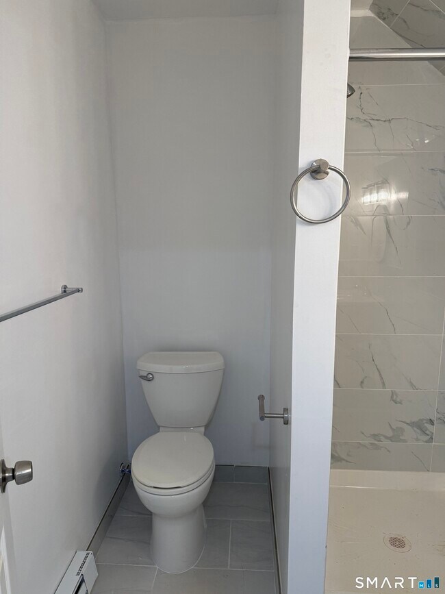 Building Photo - 23 King St