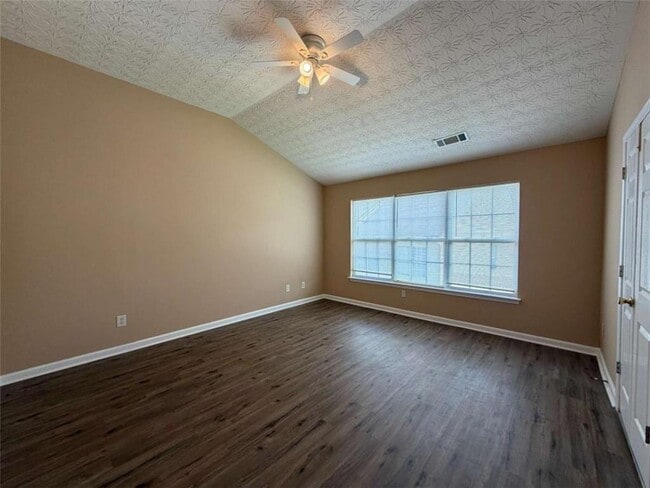 Building Photo - 644 Kenridge Dr