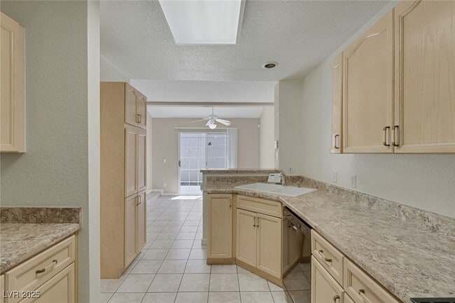 Building Photo - 8027 Teresita Ave