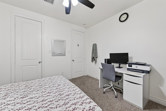 Building Photo - 6515 Sterling Shores Ln