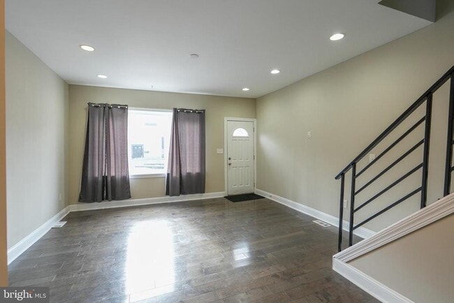 Building Photo - 2633 Tasker St