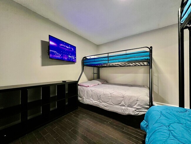 Building Photo - Fully Furnished Home with great location