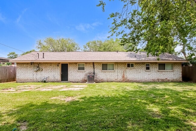 Building Photo - 14234 Juliedale Dr