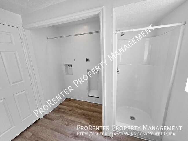 Building Photo - 484 N 75 W
