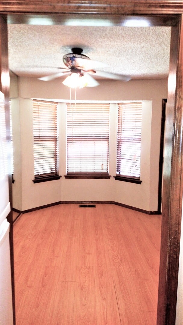 Building Photo - 2 Bedroom 2 Bathroom Townhome Fairfield Gr...