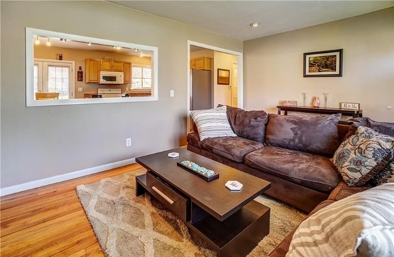 Building Photo - 99 Putney Dr