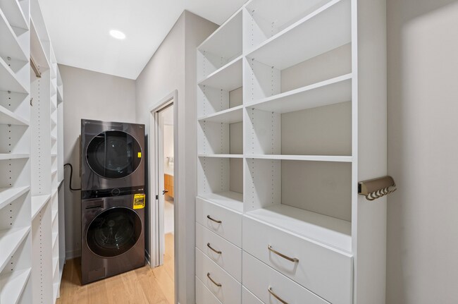 Building Photo - 537 E 19th St