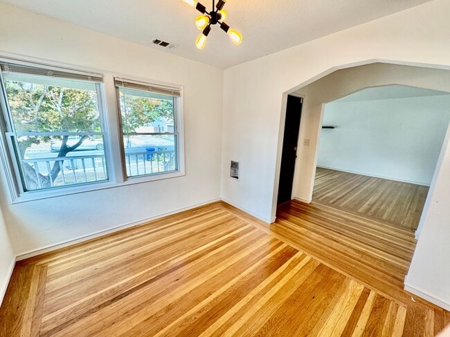 Building Photo - Remodeled 3Bed/2Bath Home in San Leandro –...