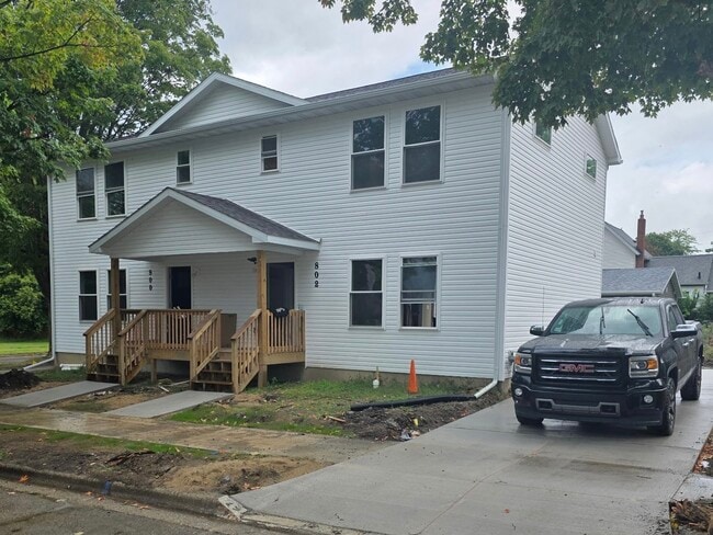 Primary Photo - 800 Detroit St
