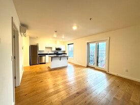 Building Photo - 8803 N Lombard St