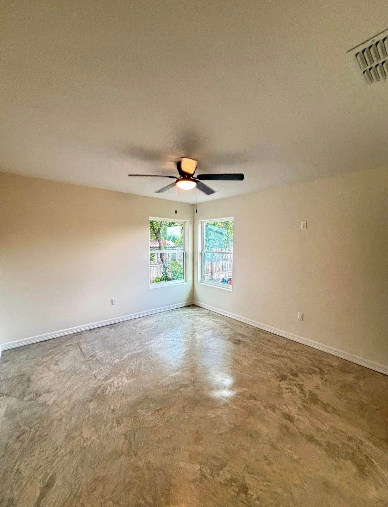 Building Photo - 2125 Camellia Ave