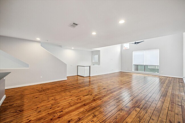 Building Photo - 6947 Ardmore St