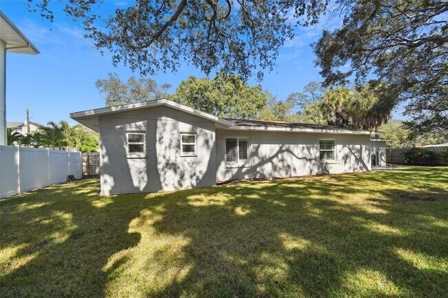 Building Photo - 4802 W Longfellow Ave