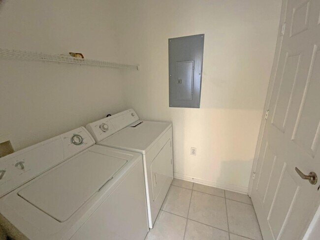 Building Photo - 1603 Prestwick Pl