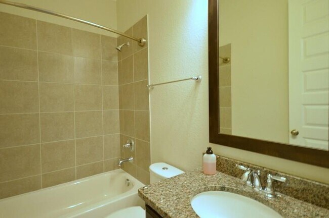 Building Photo - 2211 Hidden Meadow Ln