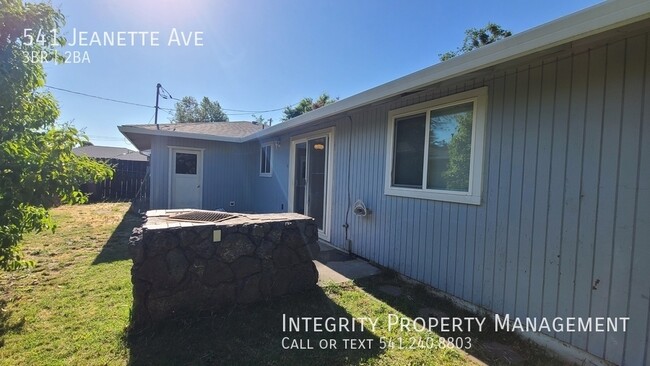 Building Photo - 541 Jeanette Ave