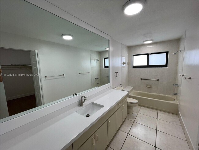 Building Photo - 1727 SW 136th Pl