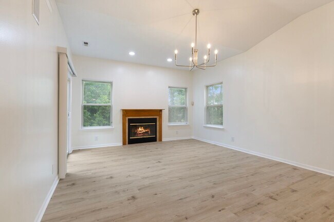 Building Photo - 3415 Waterloo Dr