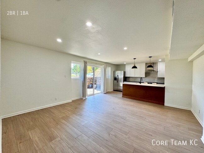 Building Photo - 4203 SW Trafficway-10