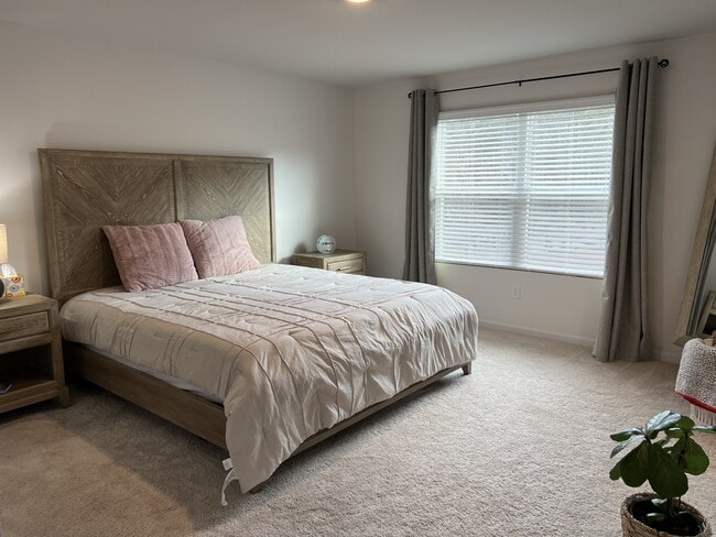 Building Photo - 218 Lookout Dr