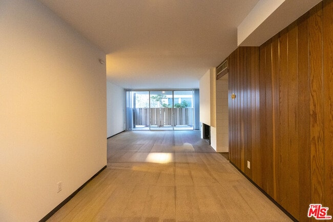 Building Photo - 833 Moraga Dr