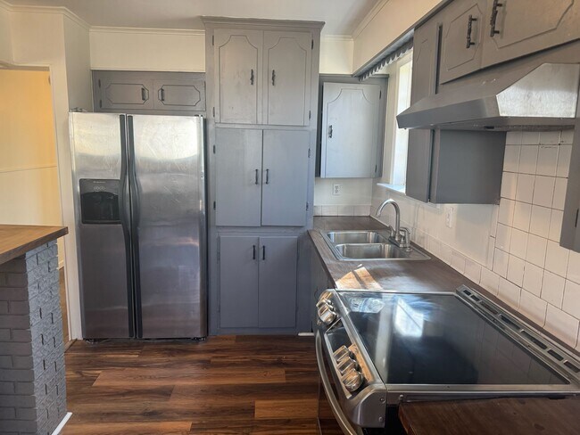 Building Photo - 6119 Jeanne Dr