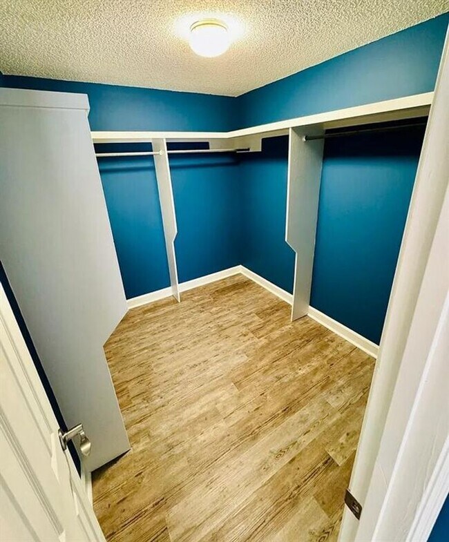 Building Photo - 312 Maple St