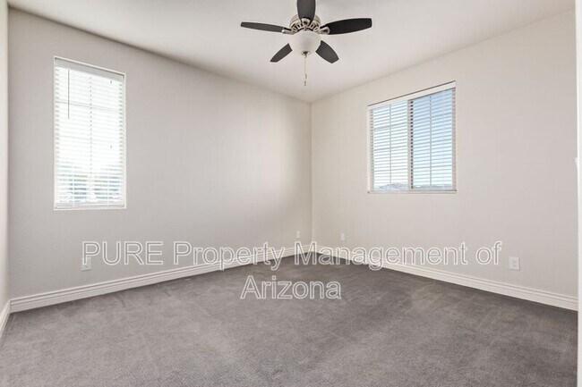 Building Photo - 2902 E Ebony Dr