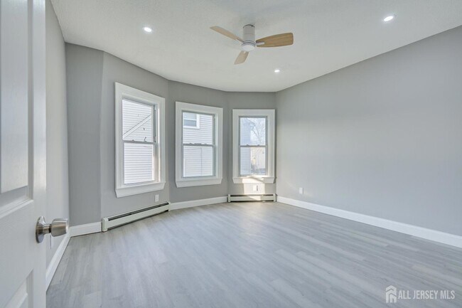 Building Photo - 36 2nd Ave