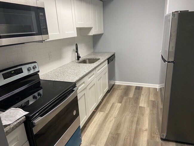 Building Photo - Beautiful Meadowood Condo Unit