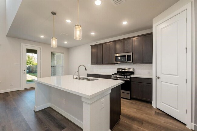 Building Photo - 20914 Kadefield Dr