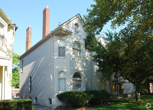 Primary Photo - 1445 Neil Ave