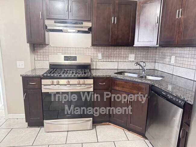 Building Photo - 775 Crabapple Ln