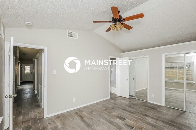 Building Photo - 3 Bedroom Pet-Friendly Home in Fort Worth, TX with Main Street Renewal