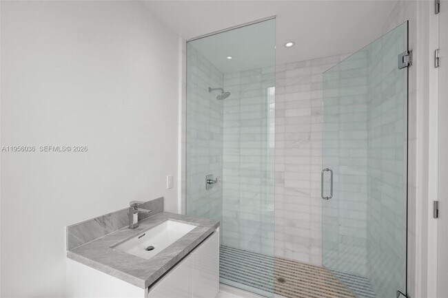 Building Photo - 700 NE 26th Terrace