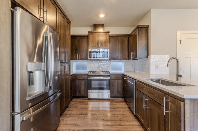 Building Photo - 6280 SE Genrosa St