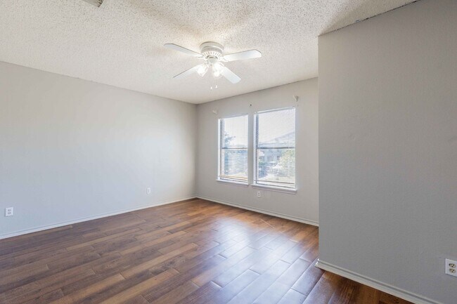 Building Photo - 8423 Parry Path