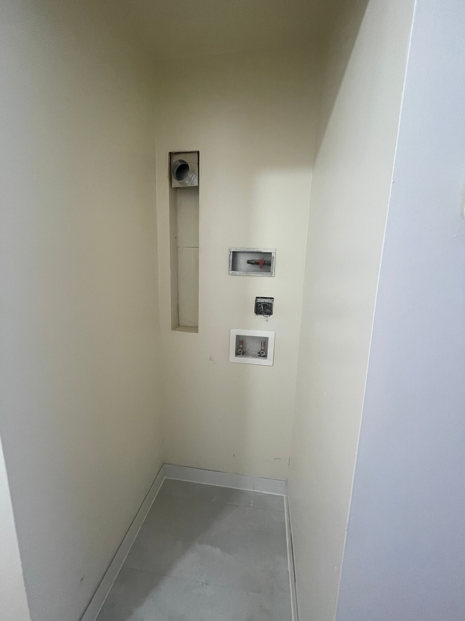 Building Photo - 160 Laconia Ave