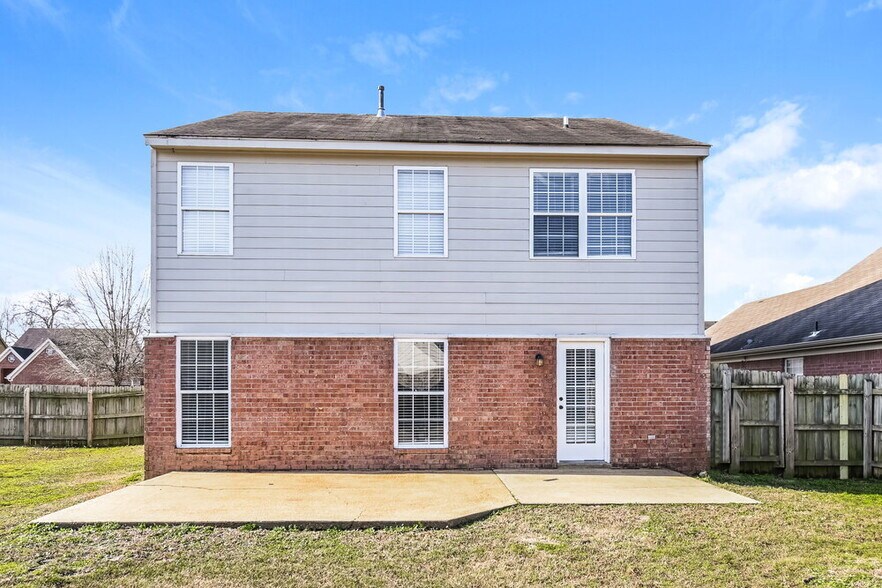 Building Photo - 7292 Green Ash Dr