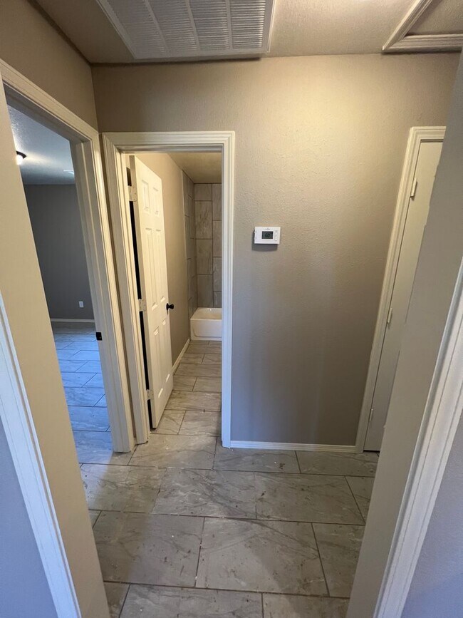 Building Photo - 2225 Alma Blvd