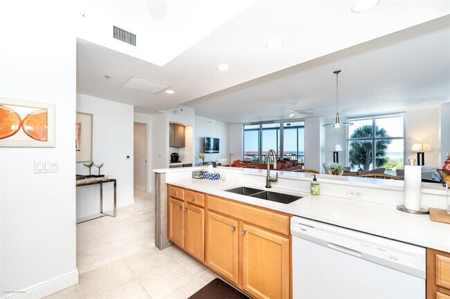 Building Photo - 3313 Sunset Key Cir