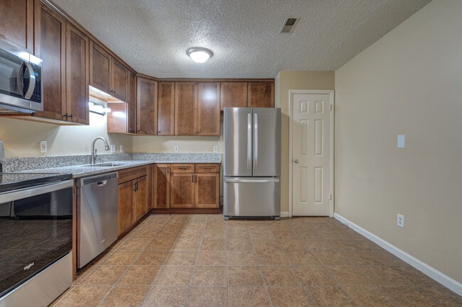 Building Photo - 135 Clover Valley Cir