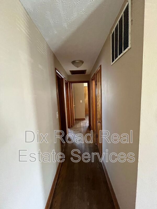 Building Photo - 52 Van Buren Dr