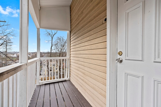 Building Photo - 198 Oneida St