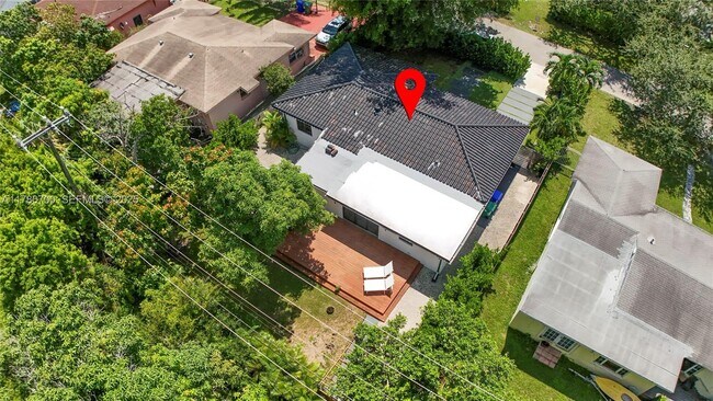 Building Photo - 281 NE 48th Terrace