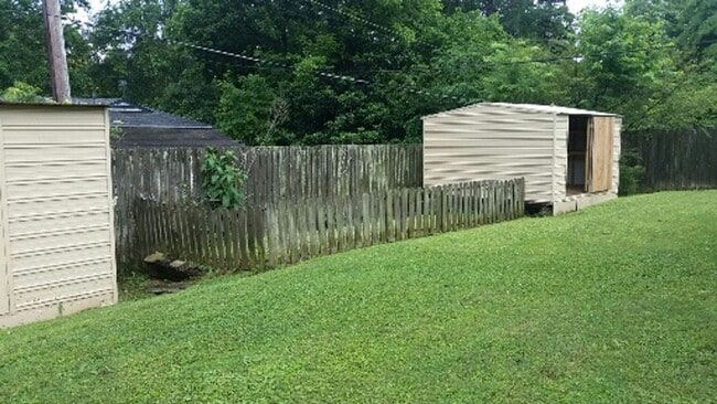 Building Photo - 4325 Bayberry Dr