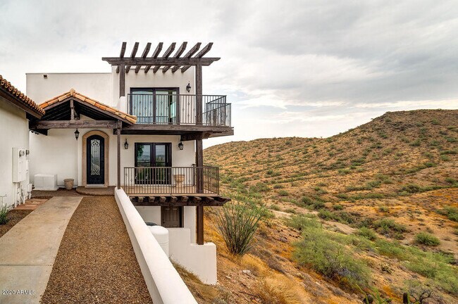 Building Photo - 301 E Jomax Rd