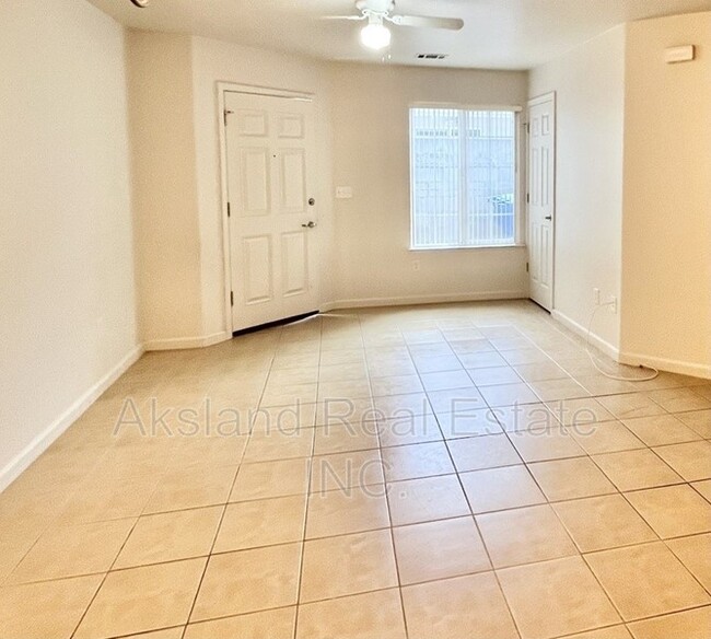 Building Photo - Manteca