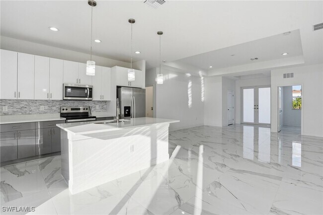 Building Photo - 406 Genoa Ave S